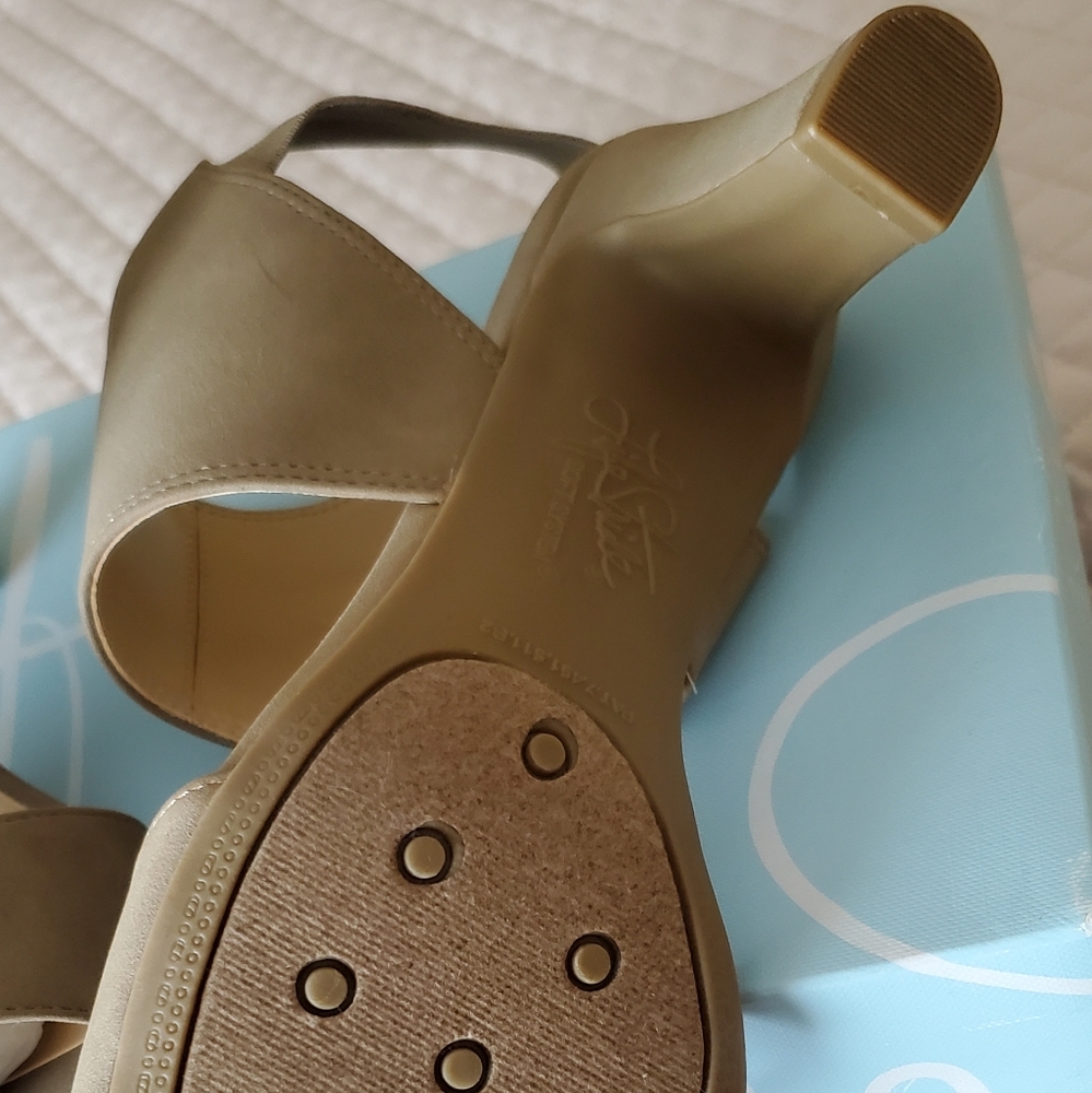 NEW! Life Stride Carissa Sandals - Picture 3 of 6